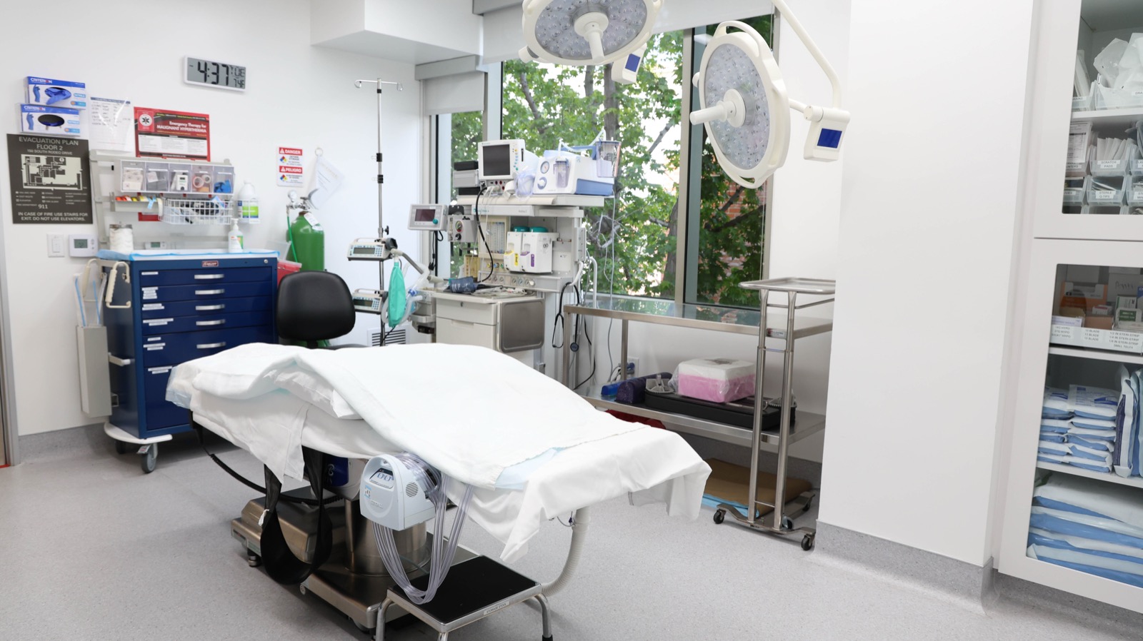 True Surgical Center operating room &mdash; AAAHC-accredited, Beverly Hills